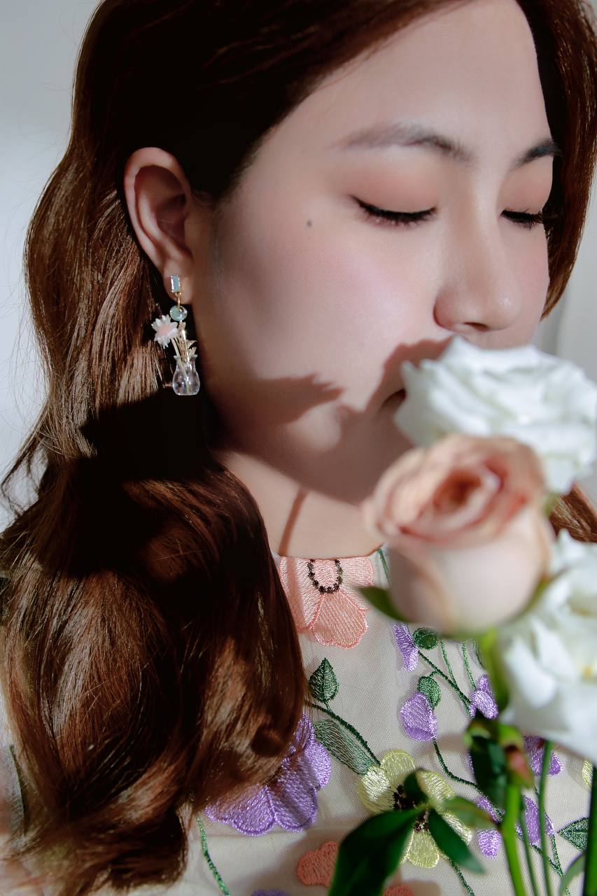 small vase earrings